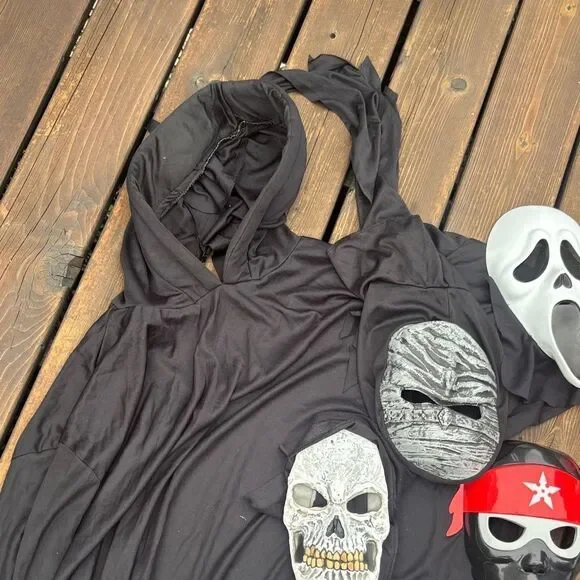 Halloween Costume Set with Masks and Robe - Picture 4 of 13